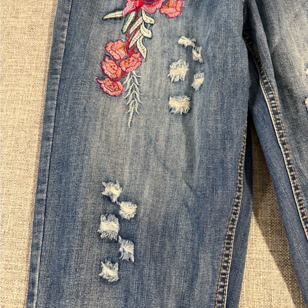 Floral Embroidered Distressed Ankle Jeans